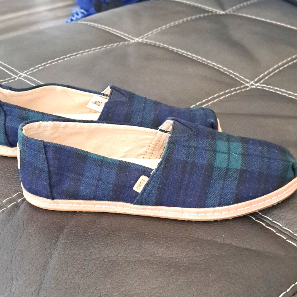 New Tom's flannel shoes
